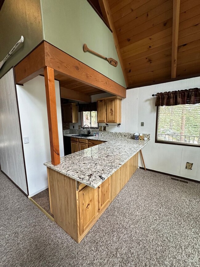 Building Photo - Spacious 1-bedroom, 1.5-bathroom with addi...