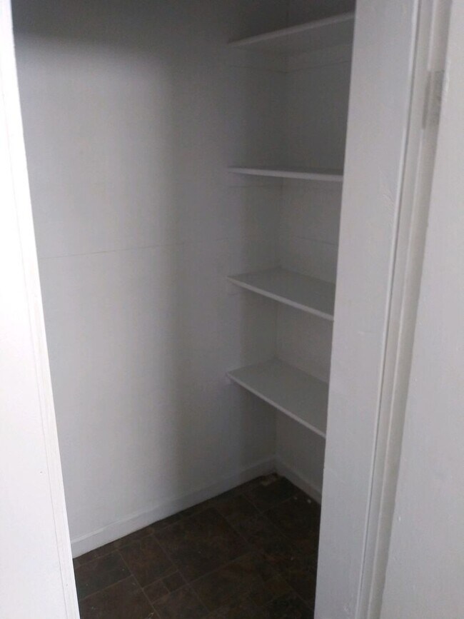 Foto del edificio - 1024 W 5th St