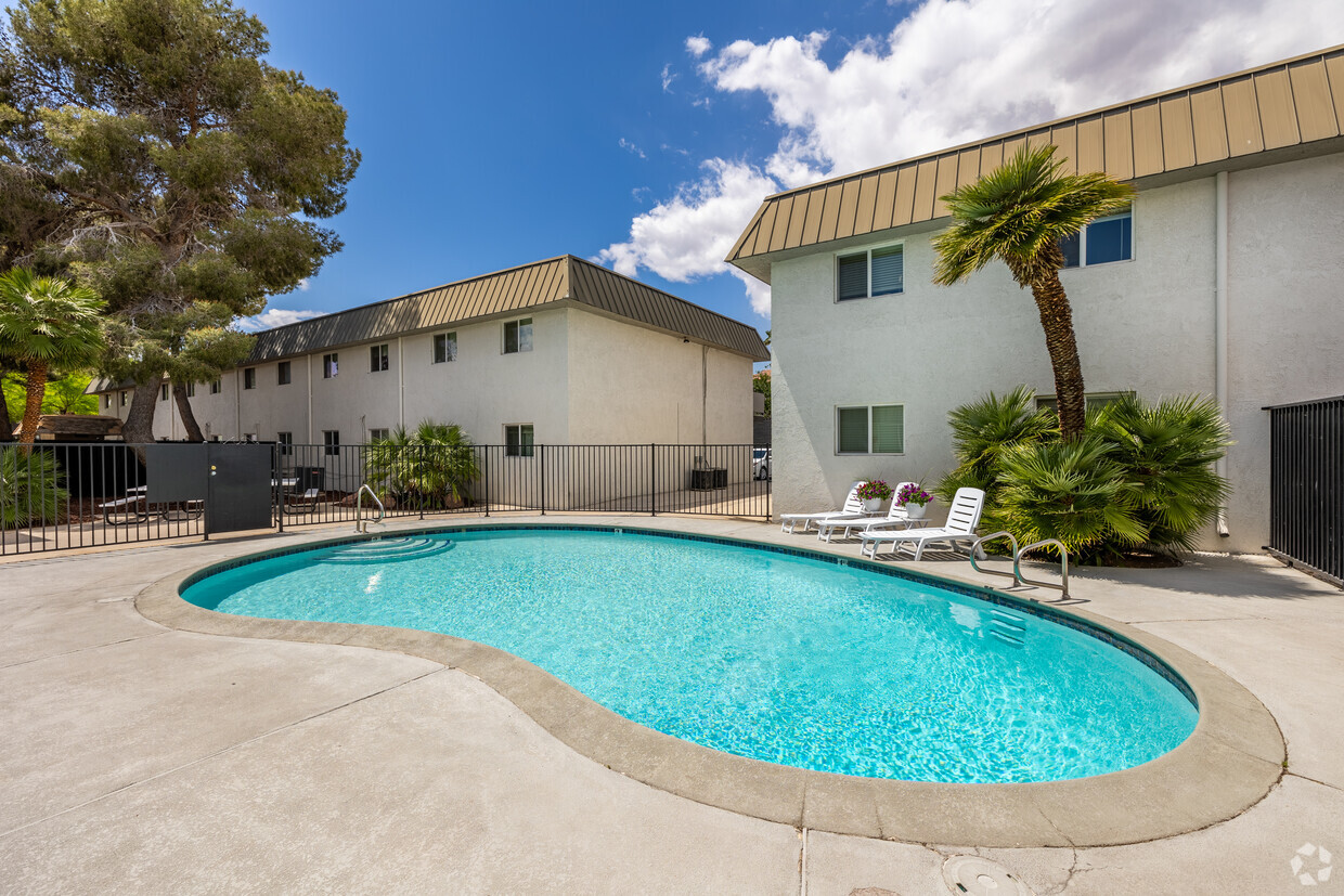 Foto principal - Red Rock Cove-Newly Renovated Apartment Homes