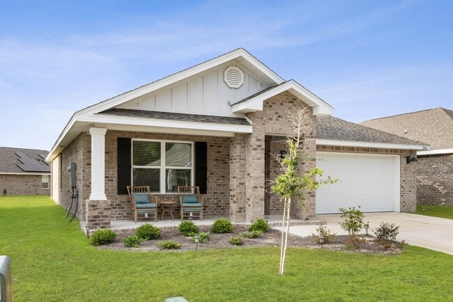 Building Photo - 4/2 Stunning Brick Home with community pool in Crestview