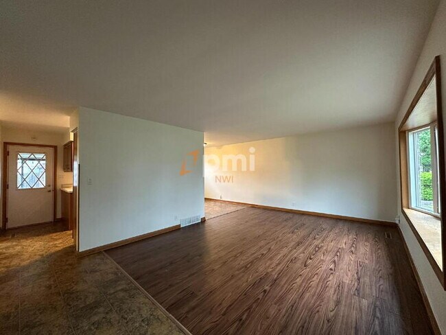 Foto del edificio - 8136 Grace Pl