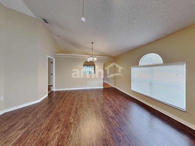 Building Photo - 2724 Maderia Cir