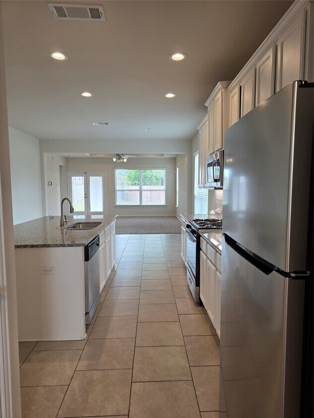 Building Photo - 24722 Lake Basin Ct