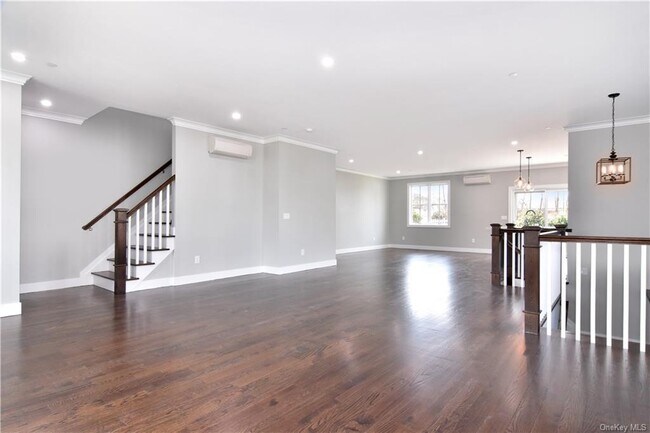 Building Photo - 13 English Ln