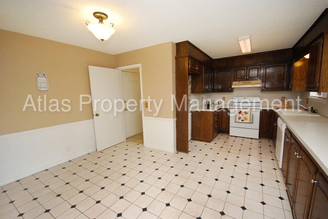 Building Photo - 8931 E 58th St