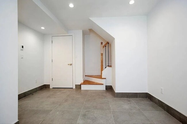 Building Photo - 127 E 36th St