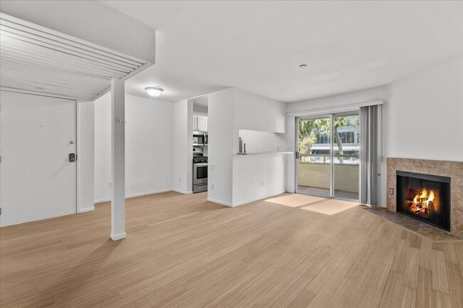 Building Photo - 10960 Ashton Ave