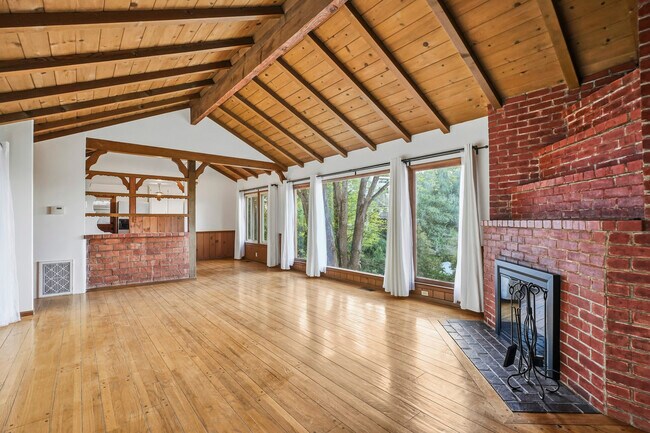 LR hacia DR - 15135 Encanto Dr