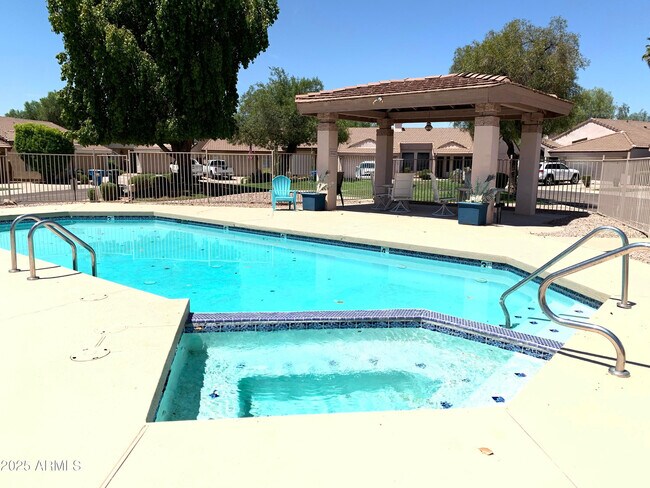 Foto del edificio - 15440 N 50th Pl