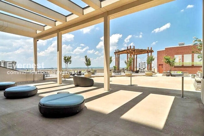 Foto del edificio - 600 12th Ave S