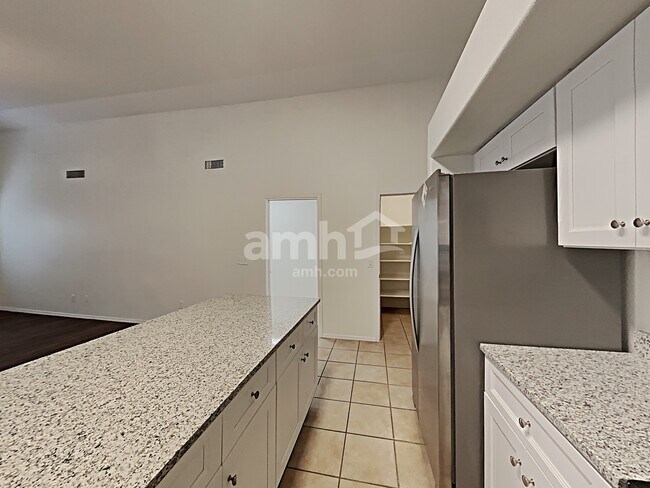 Foto del edificio - 12723 W Edgemont Ave