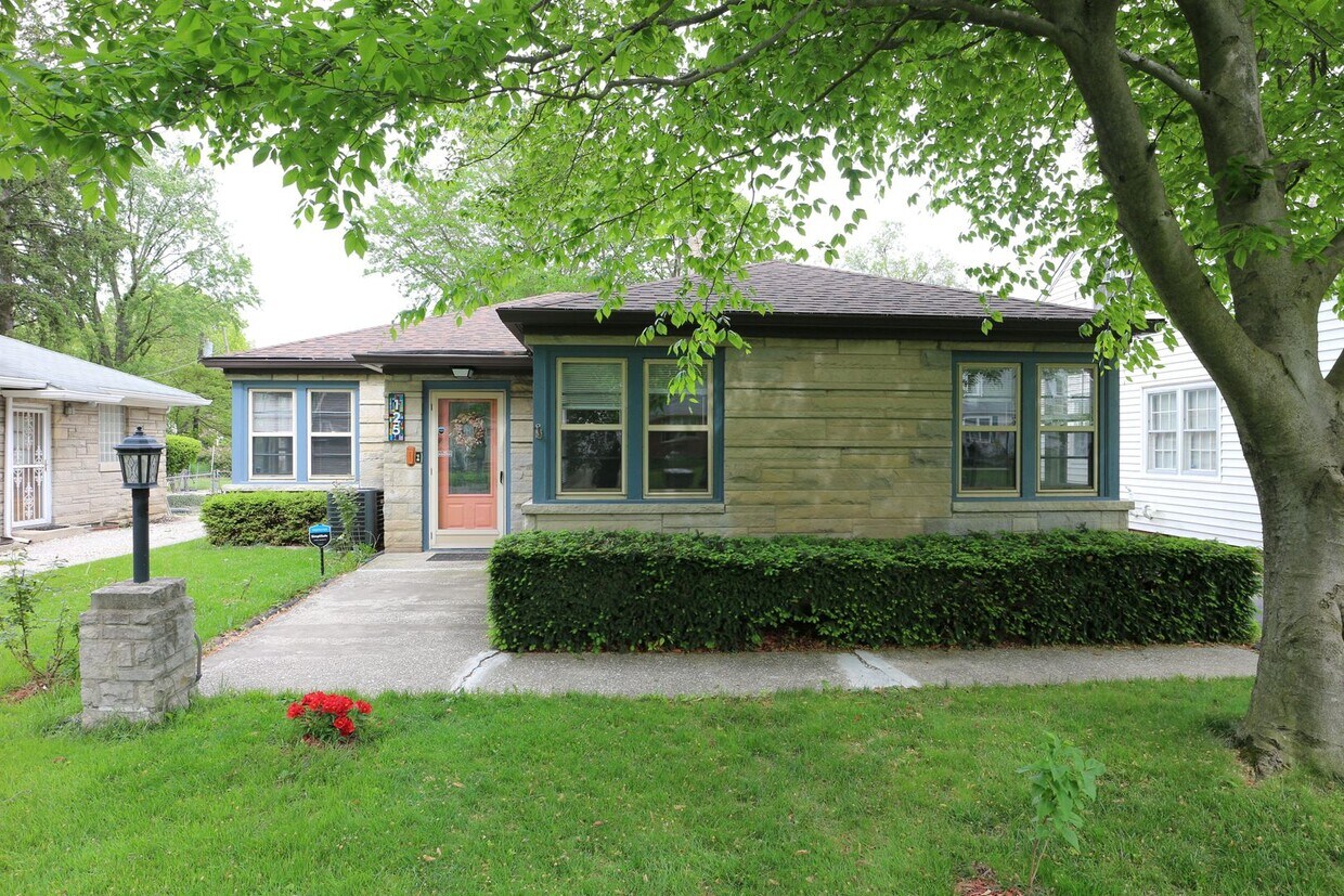 Primary Photo - Spacious 2 Bedroom Indianapolis Home!