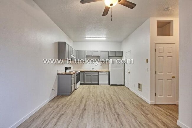 Building Photo - New Remodel! 1 Bed, 1 Bath Duplex Unit in ...