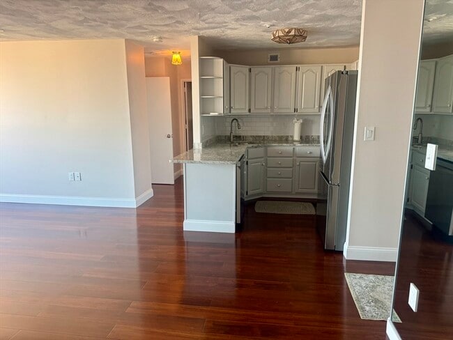 Building Photo - 77 Adams St