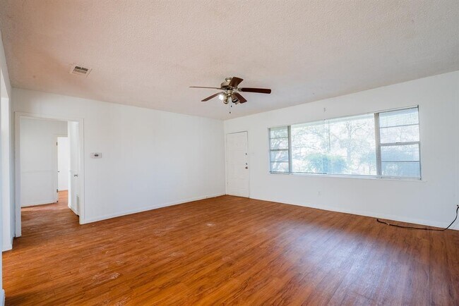 Foto del edificio - 12203 Waters Park Rd