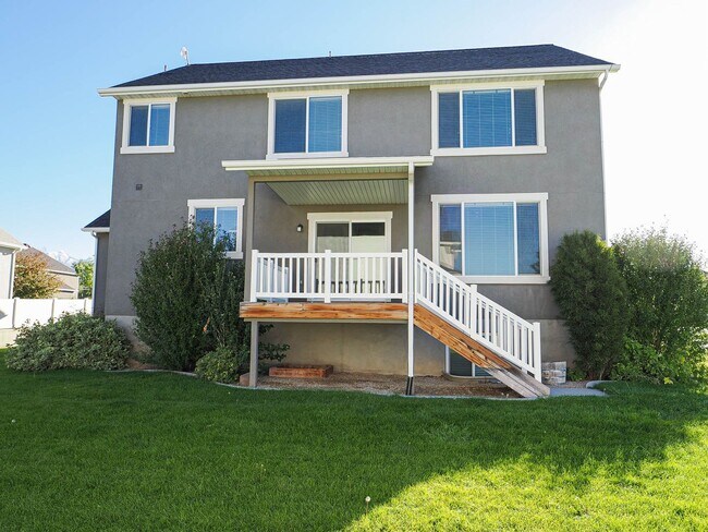 Building Photo - 4-bedroom, 2.5 bathroom Home