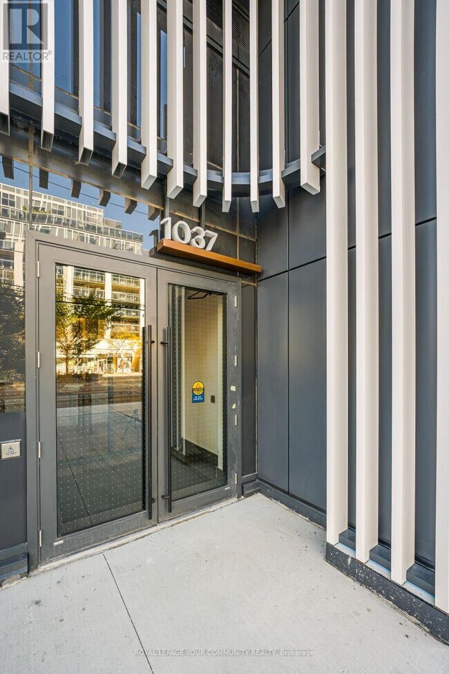 Building Photo - 1037 The Queensway