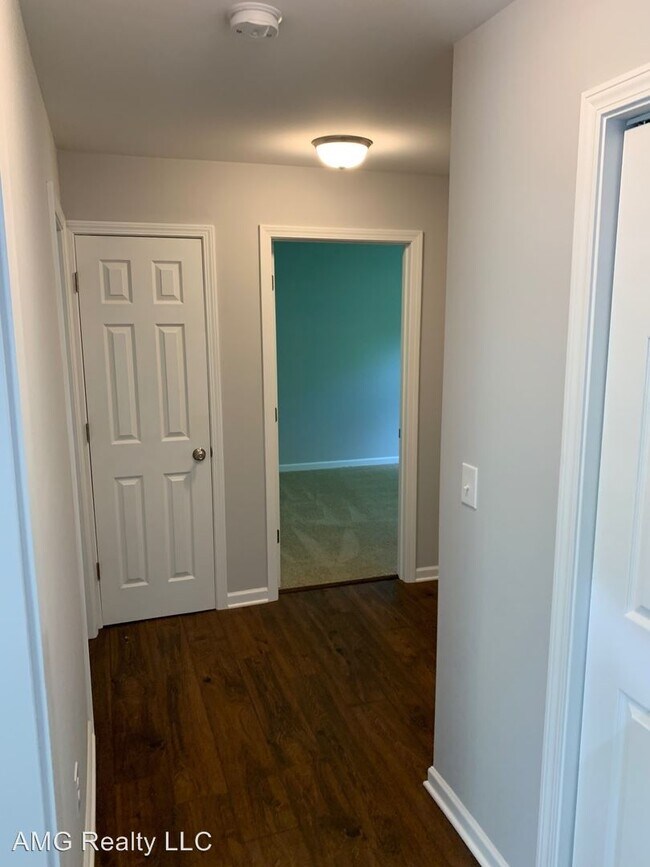 Building Photo - 251-253 E Mason St