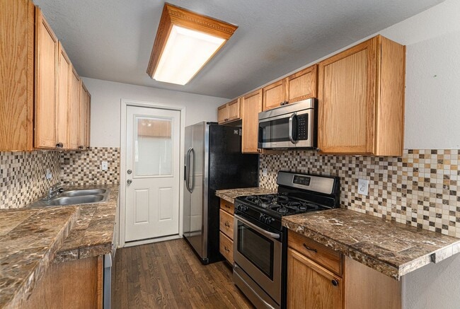 Foto del edificio - House Available in Bear Creek-3 bedrooms 2 bathrooms W/ 2 car garage!