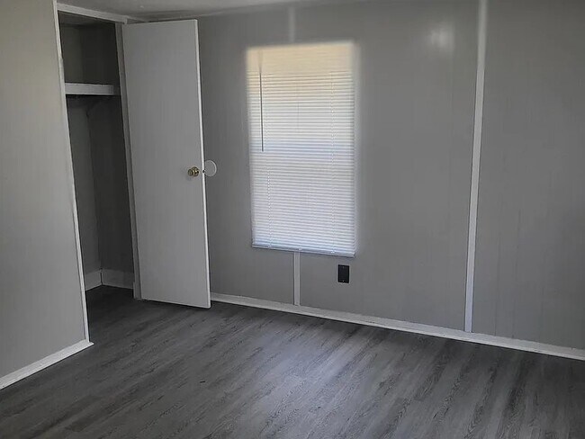 Foto del edificio - 7429 Layton Dr