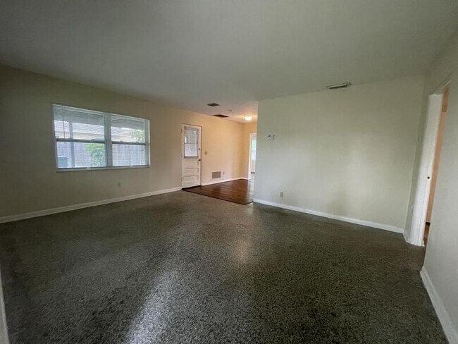 Building Photo - 1034 Dunraven Dr