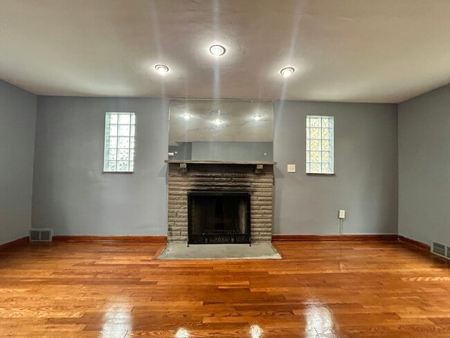 Photo - 1718 McNary Blvd House