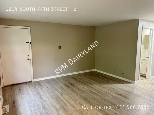 Building Photo - 1214 S 77th St