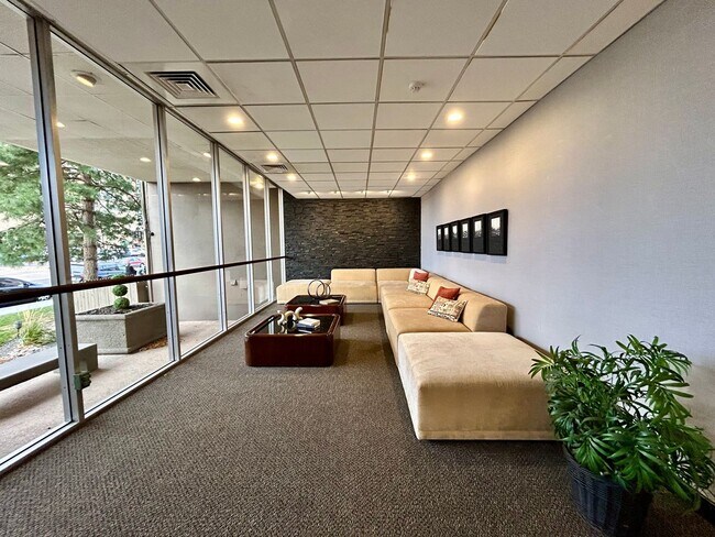 Foto del edificio - Beautiful 1-Bedroom Condo at Mountain Shadow Condominiums