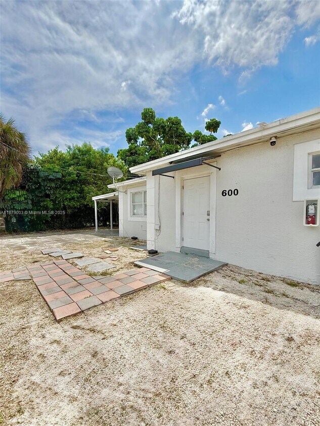 Primary Photo - 600 NW 116th Terrace