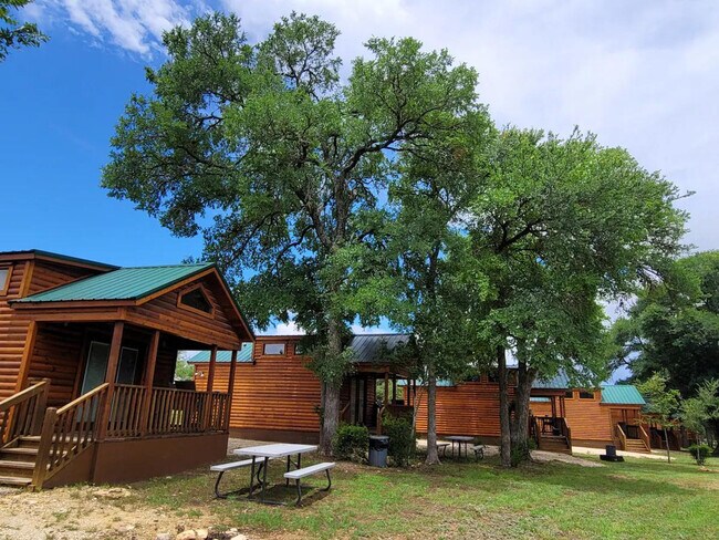 Foto del edificio - 299 Willow Springs Dr