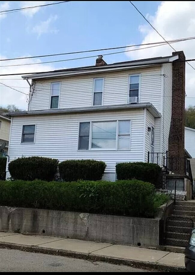 Building Photo - 220 W 10th Ave