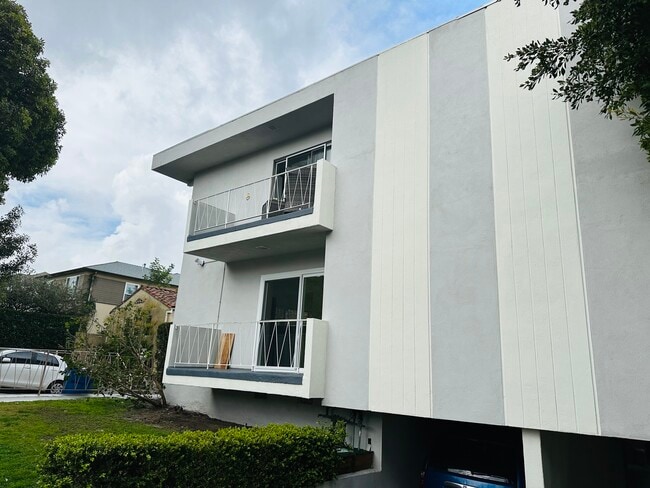 Building Photo - 1217 S Ogden Dr