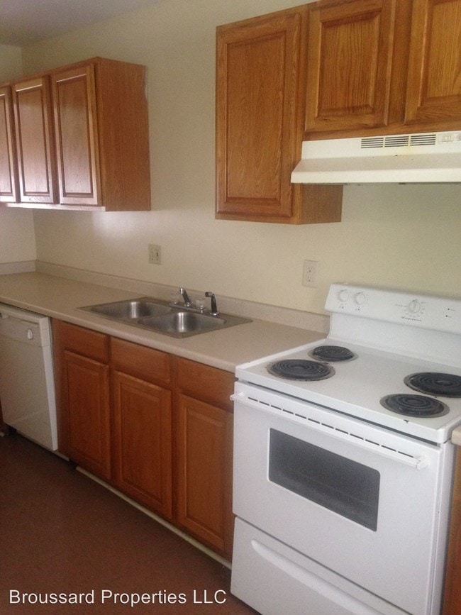 Building Photo - 113 Cantal Dr