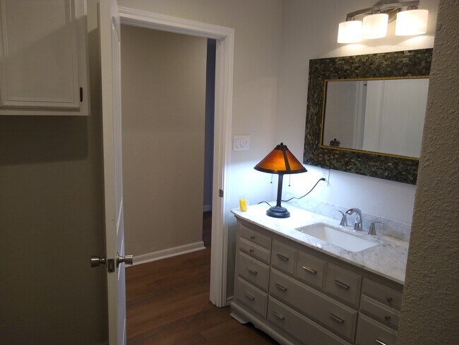 Foto del edificio - 725 N Powell Pkwy