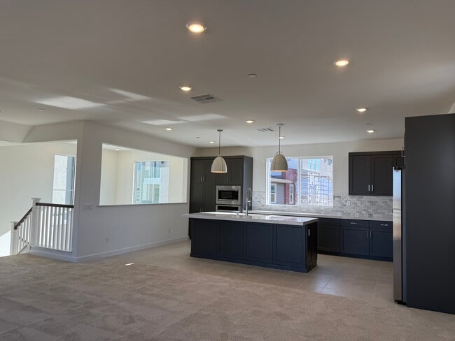 Building Photo - 424 Bunsen St