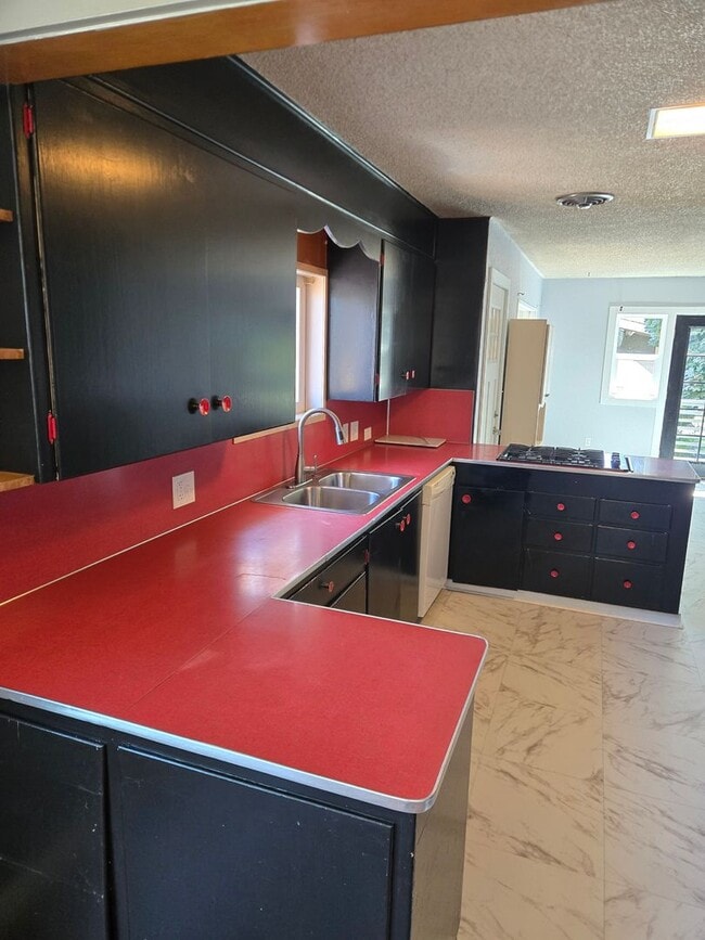 Building Photo - Cozy Eastgate Home