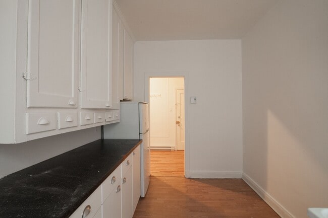 Building Photo - 2100 Rue du Fort