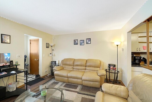 Foto del edificio - 7005 Dutton Ave N