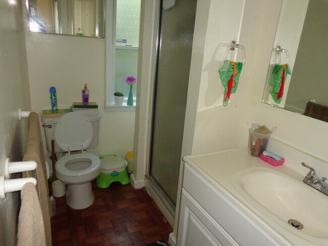BATHROOM - 23 Maple St