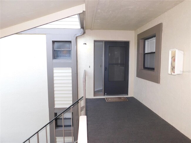 Building Photo - 218 Woodlake Wynde
