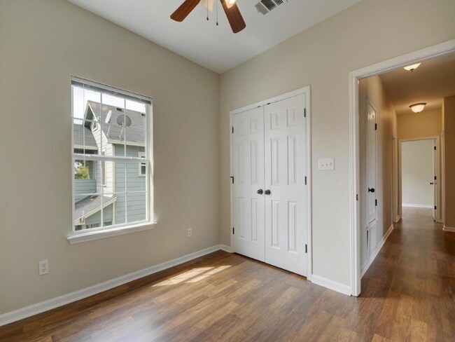 Building Photo - 1172 Oakgrove Ave