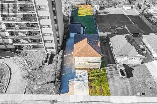 Photo du bâtiment - 394 E 42nd St
