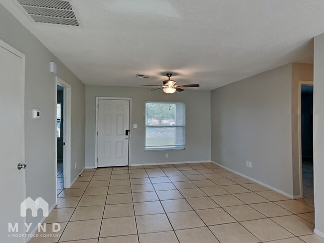 Building Photo - 628 Royal Palm Dr