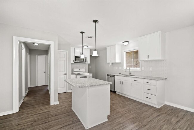 Building Photo - 5210 Balkin St
