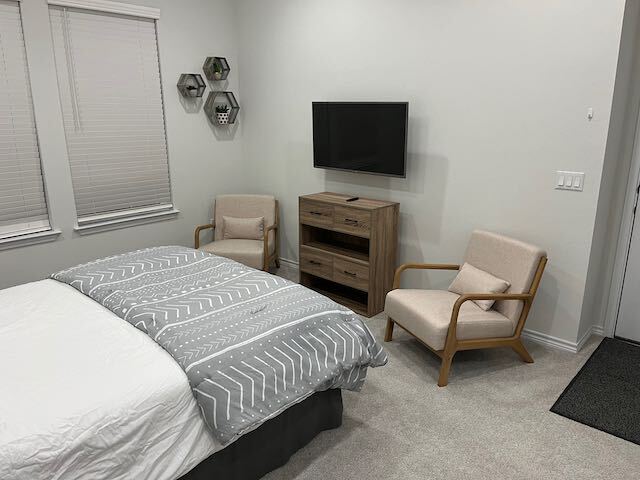 TV montada con cable y servicios de streaming incluidos - 9312 Apogee Blvd