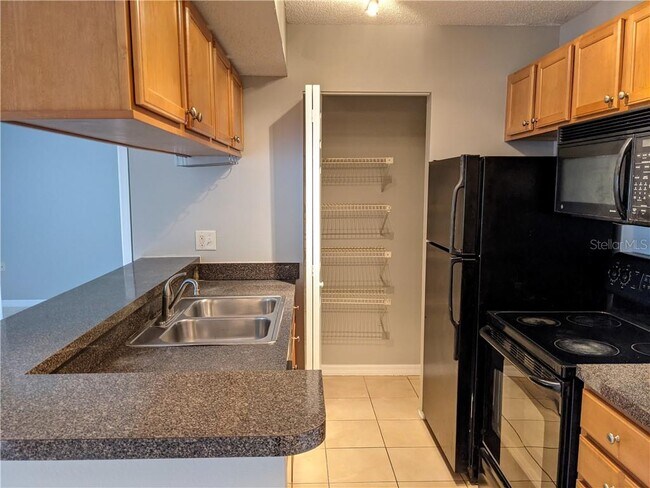 Foto del edificio - 209 Lake Brook Cir