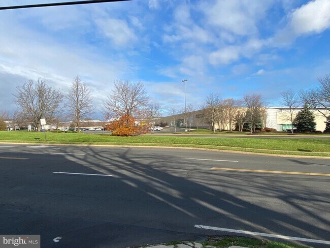 Foto del edificio - 2458 Old Welsh Rd