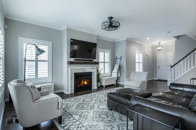 Foto del edificio - 379 Hunter Drive