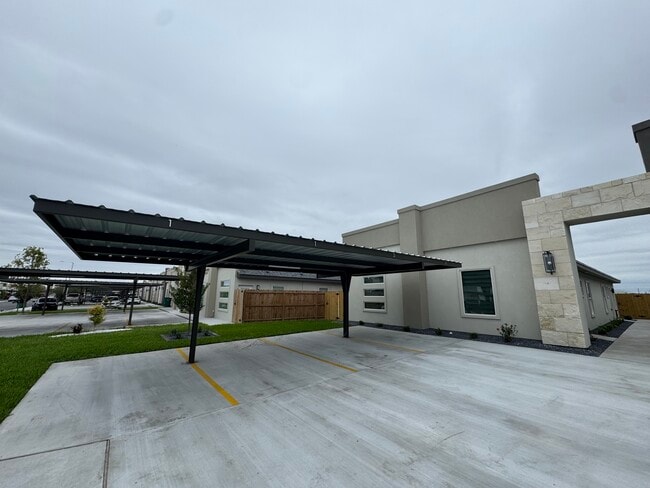 Building Photo - 1803 W Violet Dr