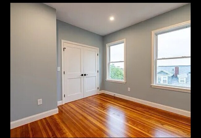 Foto del edificio - 789 Columbia Rd